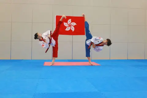 Side kick by Rio Ma & Law Tze Ching